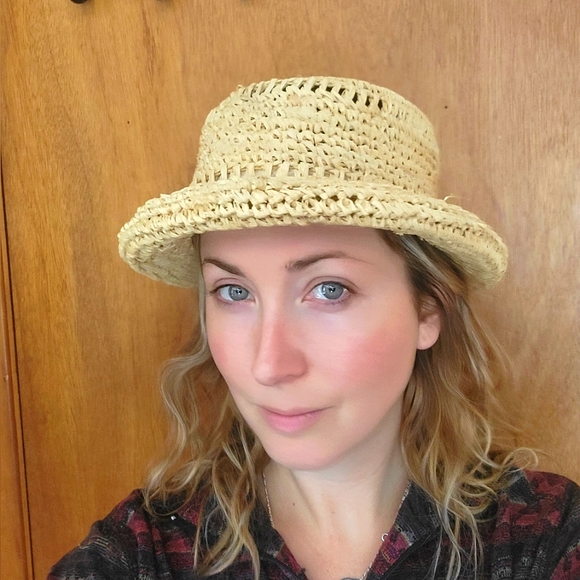 Straw hat - Picture 1 of 4